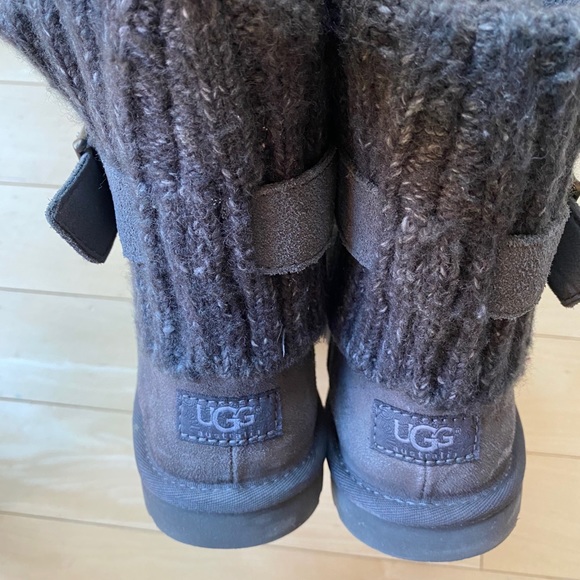 EUC Cambridge UGG boots. Size 7 - Picture 4 of 6